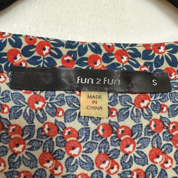 Fun2Fun Berry Print‎ V-Neck Short Sleeve Shirt Small Top Blouse Red & Blue Cute - Picture 6 of 7